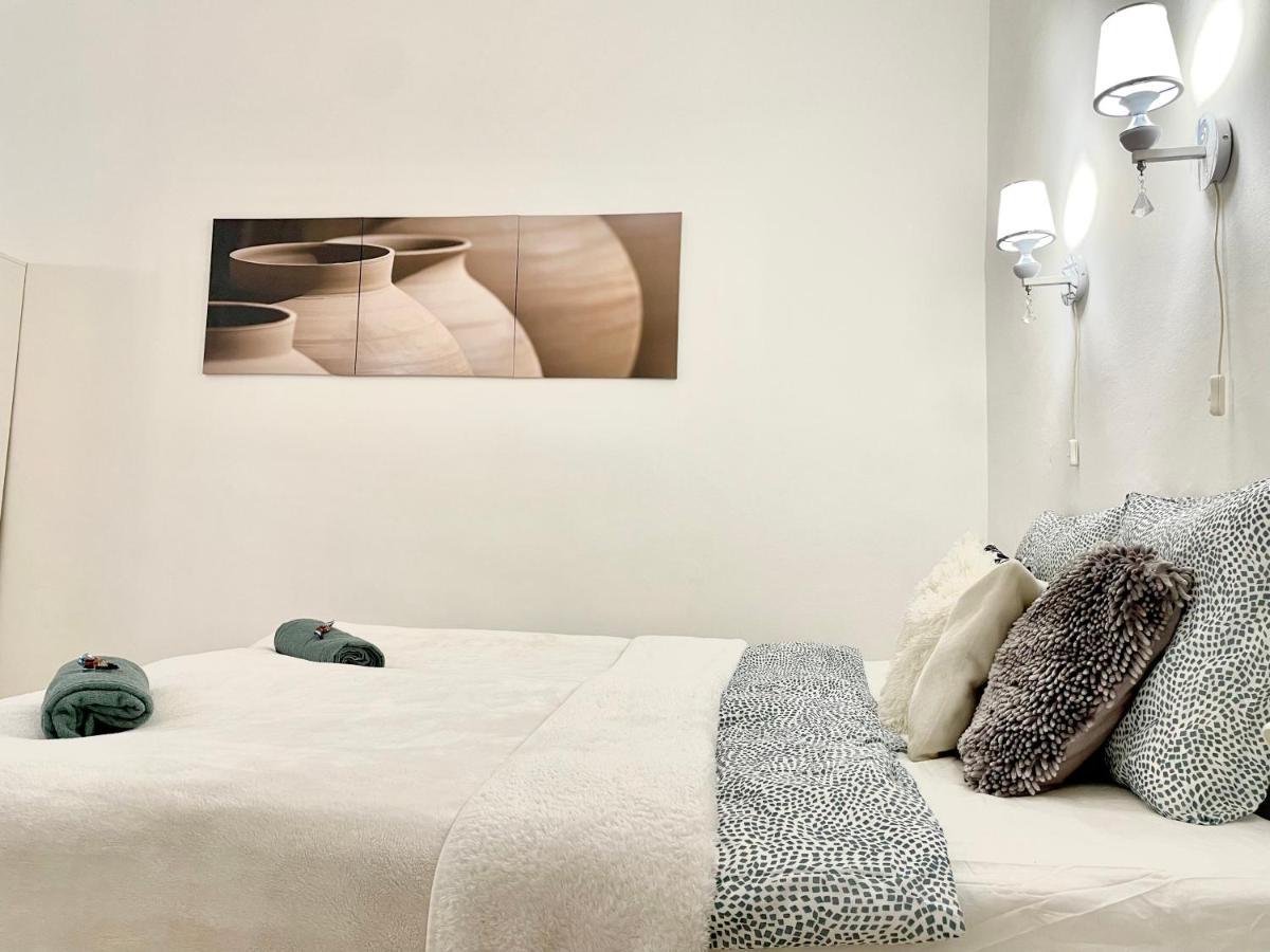White Apartment Near The Famous New York Cafe Budapest Exteriör bild
